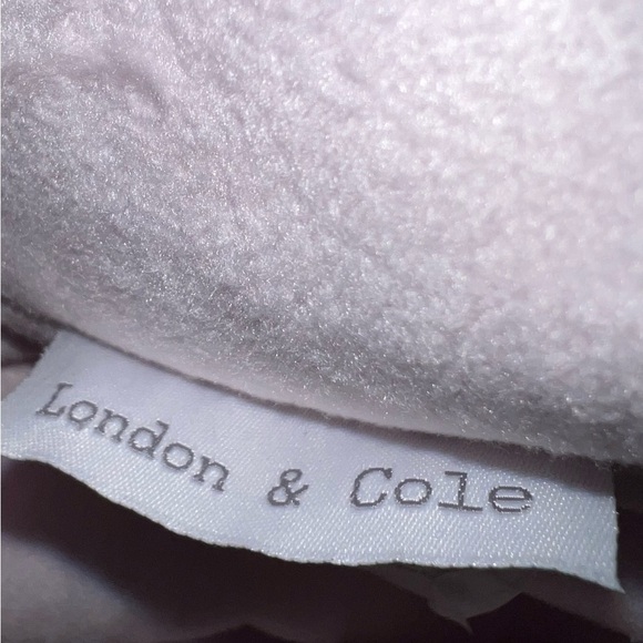 Nwt luxurious, London & Cole faux fur, Pom-Pom bunting suit - Picture 2 of 6